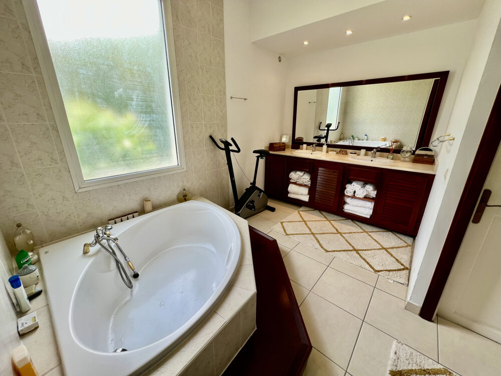 � vendre  Maison Saint-Pierre (97410)