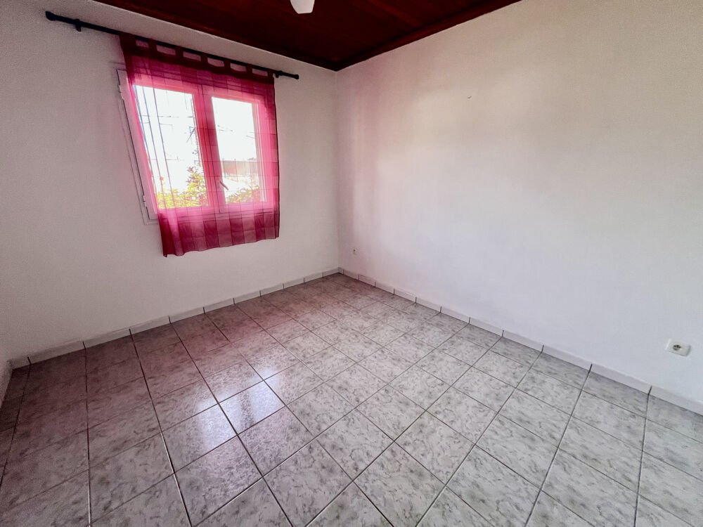 Vente Maison PETITE ILE 97429 - VILLA DE PLAIN PIED - HABITABLE DE SUITE - GARAGE - FACILE D'ACCES Petite ile