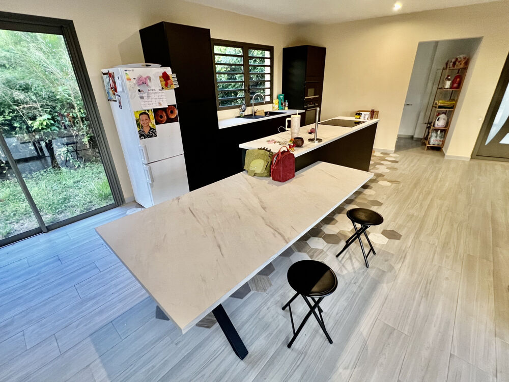 Vente Maison SAINT PIERRE 97410 - VILLA MODERNE - EN EXCLUSIVITÉ - TRÈS BEAUX VOLUMES - VASTE TERRAIN - QUARTIER AGRÉABLE St pierre