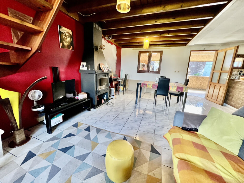 SAINT JOSEPH 97480 - MAISON F3/4 ENTRETENUE ET AGREABLE - MEZZANINE
