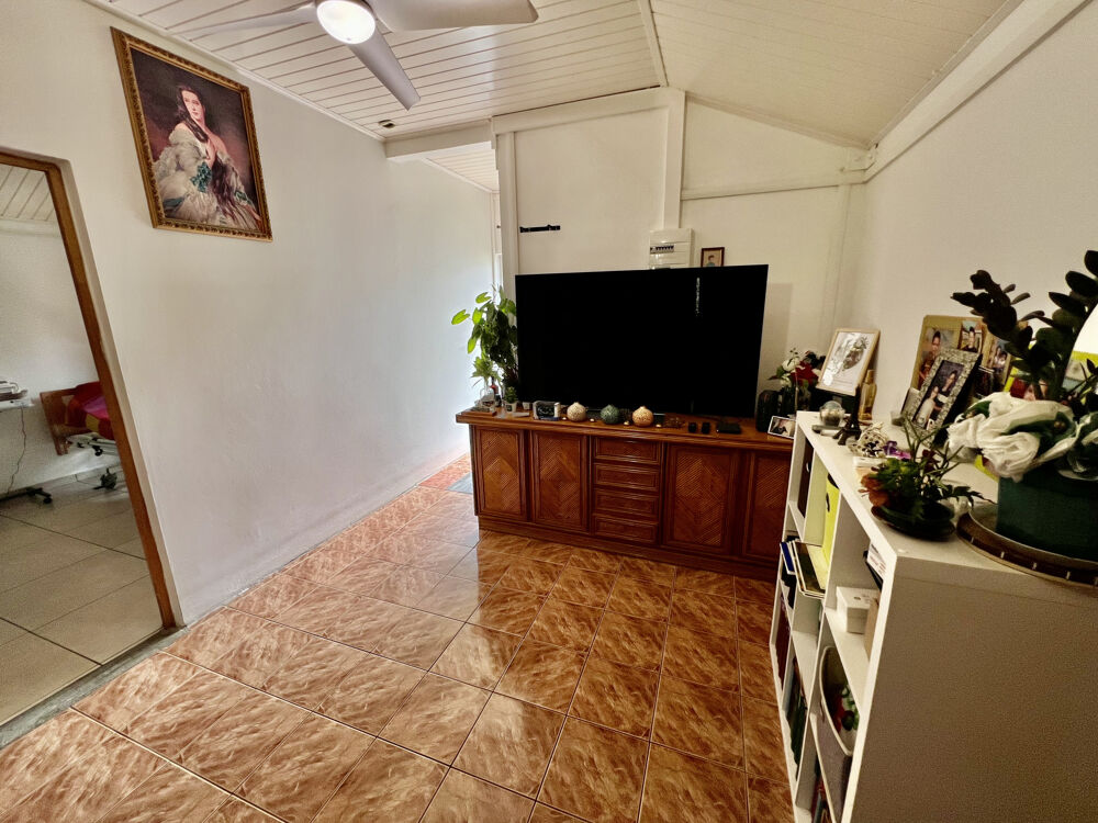 SAINT JOSEPH 97480 - MAISON T6 - BEAUX VOLUMES - CADRE VERDOYANT