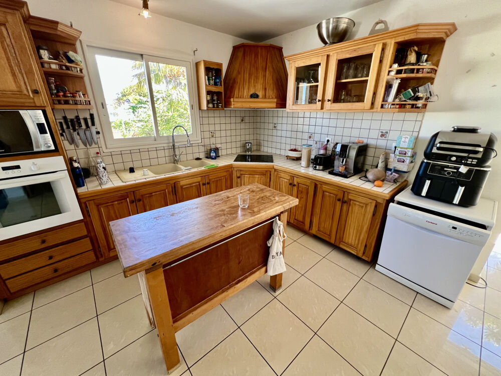 SAINT JOSEPH 97480 - VILLA F5 CONTEMPORAINE AVEC STUDIO INDEPENDANT - PISCINE - VARANGUE - GARAGE - VUE MER