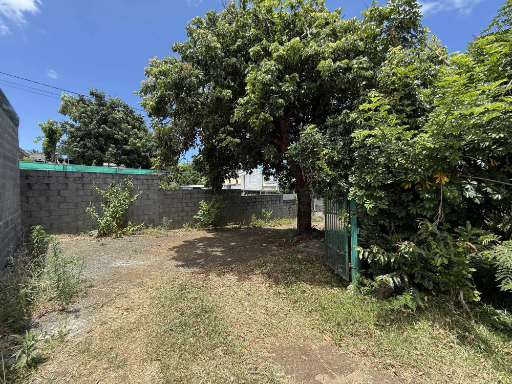 Vente Terrain SAINT PIERRE 97410 - TERRAIN PLAT ET CLOTURE - ZONE UF - SECTEUR RECHERCHÉ St pierre