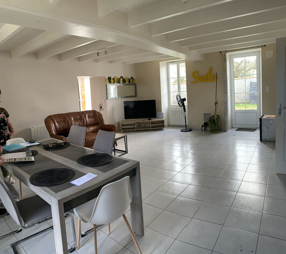 BALLANS 17160 - Maison 5 pièces de 136.50 m2 édifiée sur 334 m2 de terrain.