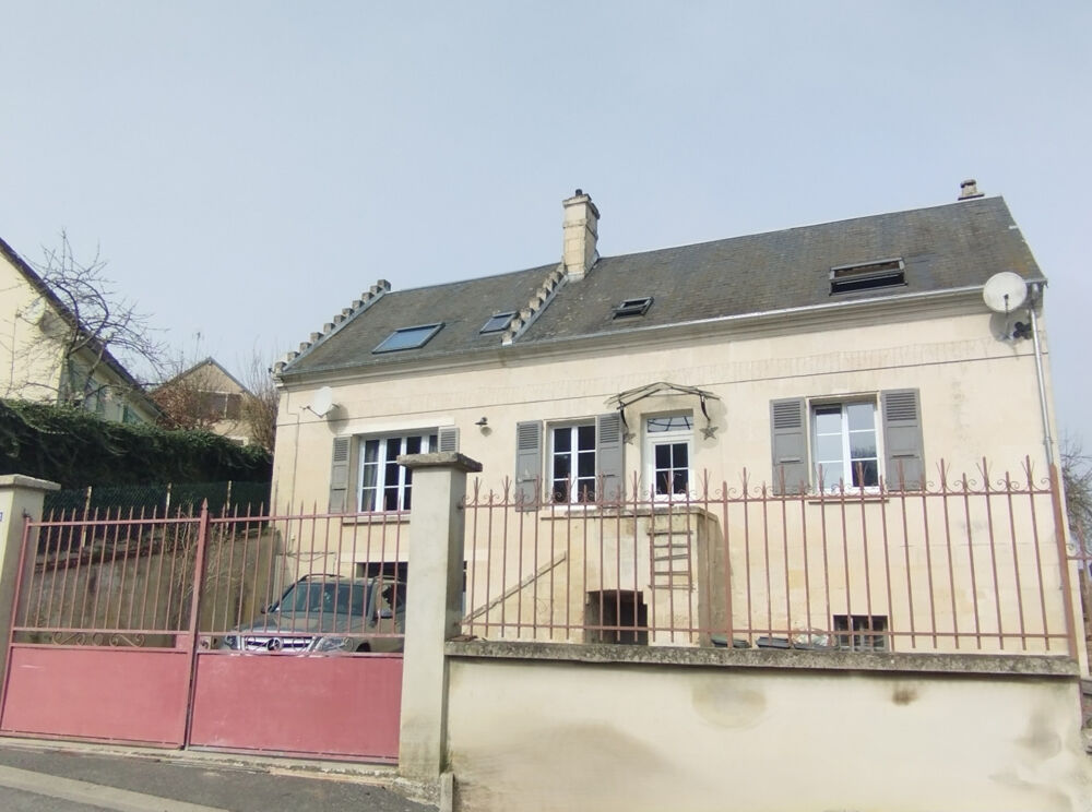 Maison en pierre 5 pièces avec véranda, garage double 2 caves et vue imprenable