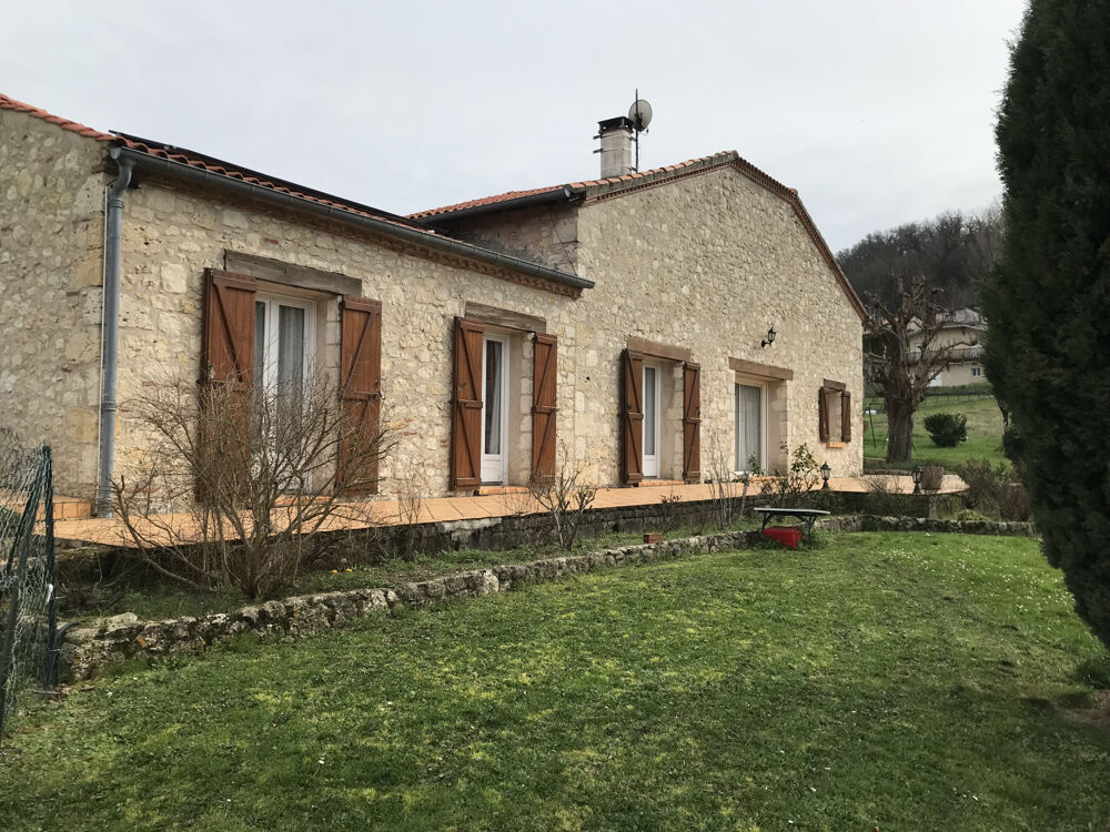 Vente Propriété/Château Propriété en pierres de 220m2  115m2 de hangar , piscine, terrain de 5000m2 clos et arboré. Pont du casse