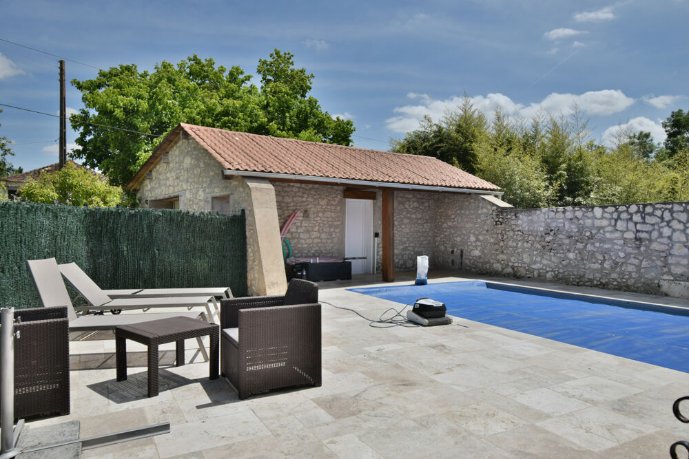 Vente Maison Eymet en Dordogne, ensemble de 2 maisons en pierre rénovées de 278m2 avec piscine. Eymet