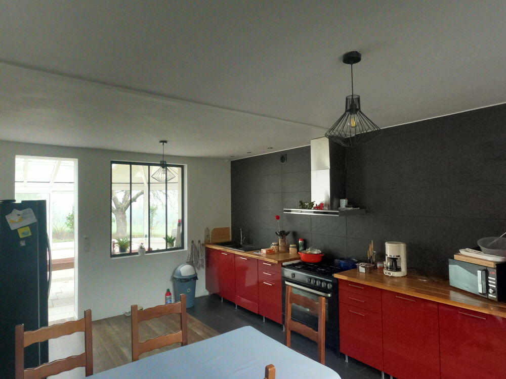 Maison en pierre 5 pièces avec véranda, garage double 2 caves et vue imprenable