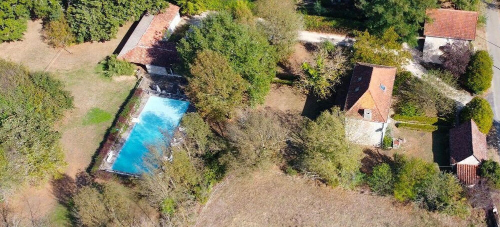 Maison 10 pièces 215 m² · à Ambeyrac · 215 m² · 451 500 €