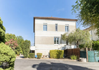  Immeuble à vendre 15 + pièces 474 m² Montbron
