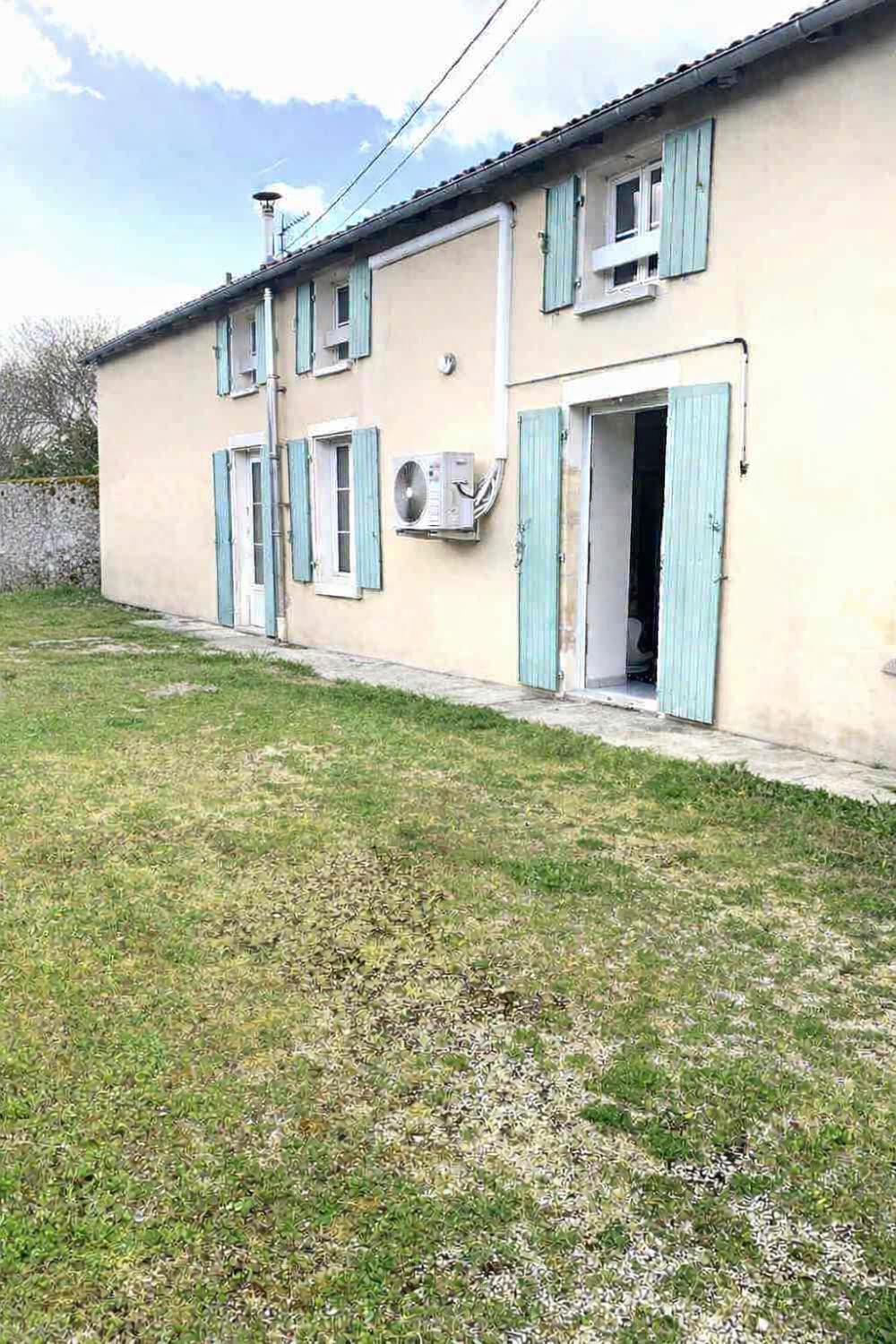 BALLANS 17160 - Maison 5 pièces de 136.50 m2 édifiée sur 334 m2 de terrain.