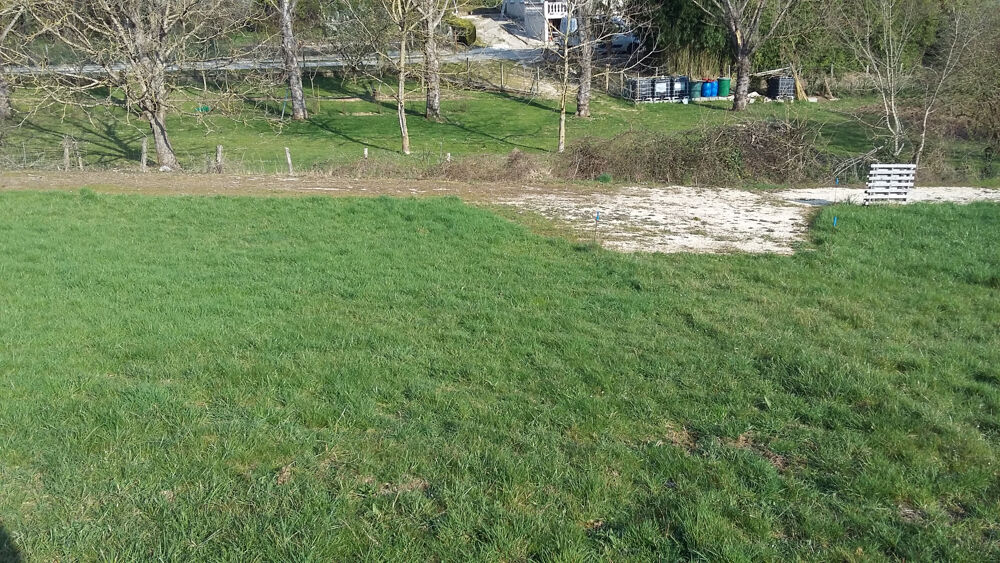 Vente Terrain Terrain à bâtir 910 m2 sur Garat en direction de Touvre Garat