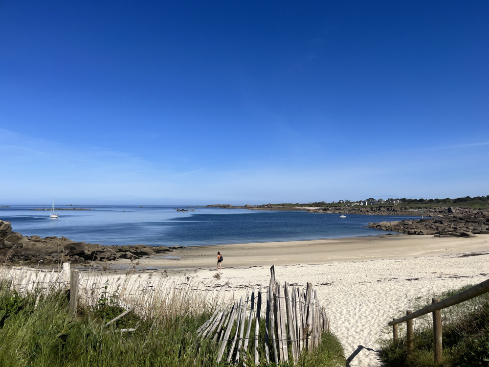 LAMPAUL-PLOUARZEL MAISON T6 A 2 PAS DES PLAGES