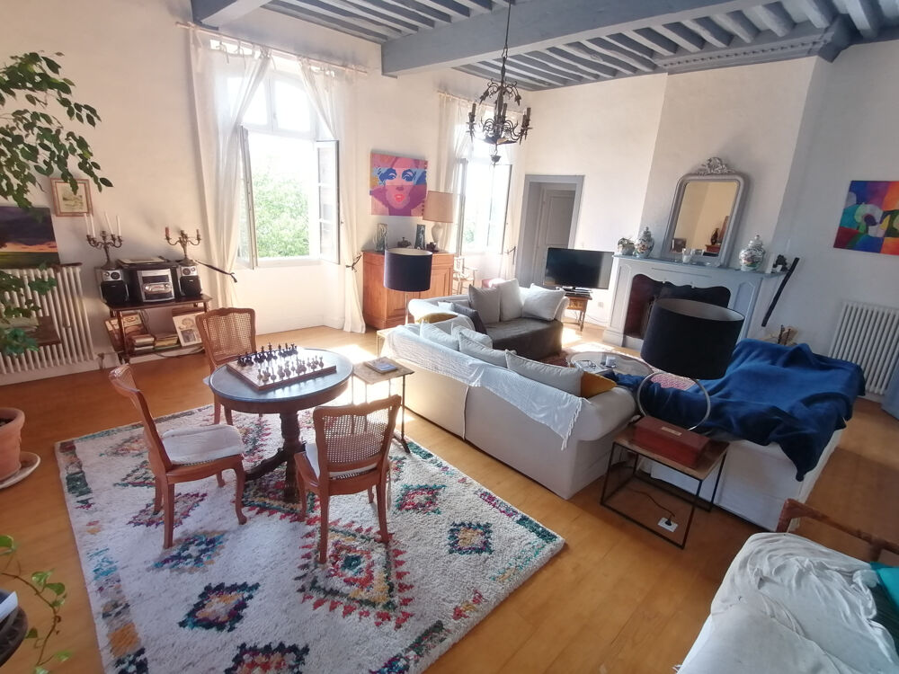 Maison classée au patrimoine d'une superficie de 378 m2 habitables sur une parcelle de 5464 m2 - Varennes