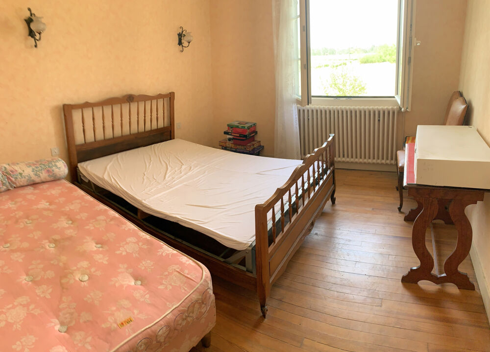 Vente Maison VAL DE COGNAC -  16370  -  Maison 6 piéces de 146 m2  avec un sous sol de 120 m2 édifiée sur  8000 m2 . Val de cognac