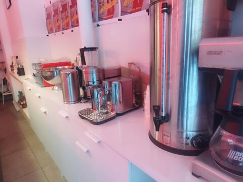   Belle boutique rue passante et commerçante Paris 11ème Idéal coffee shop, Epicerie... 