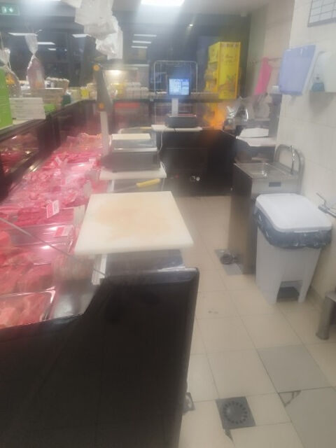   BOUCHERIE EPICERIE avec APPARTEMENT et UN BOX Très bon emplacement   GROS CREDIT VENDEUR POSSIBLE 