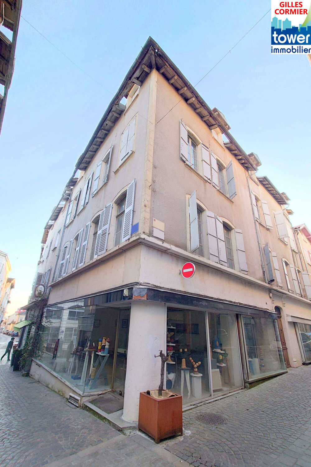 Maison 14 pièces 380 m² · à Villefranche de Rouergue · 380 m² · 120 000 €