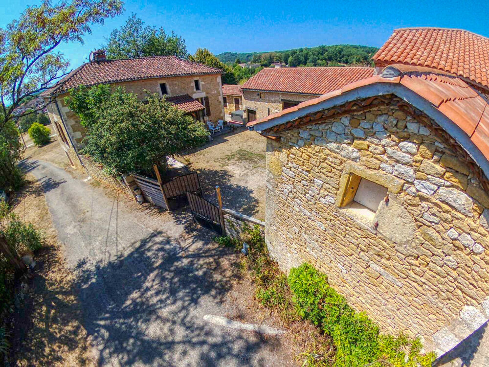 Vente Propriété/Château CORPS DE FERME DE CARACTERE  MAISON DE MAITRE, LOGEMENT INDEPENDANT ET 300 M2 DE DEPENDANCES. 46700 SOTURAC Soturac