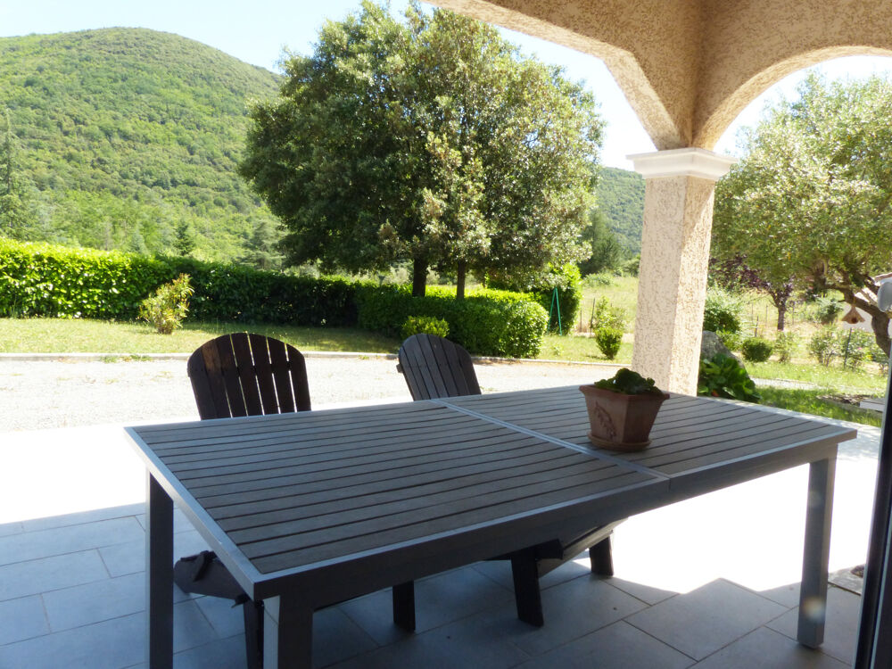 Villa T5 de plain-pied sur grand terrain constructible dans un cadre privilégié