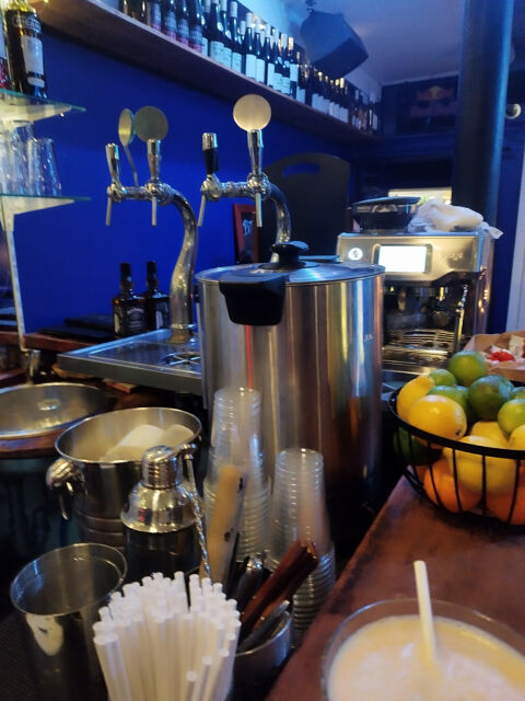 TRES BEAU BAR LICENCE IV- PARIS 6 QUARTIER ODEON CLES EN MAIN 399000 75006 Paris