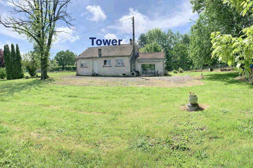 AUJAC 17770 - Maison 4 pièces de plain-pied de 130 m2 sur 4781 m2 de terrain avec bâtiments et hangars