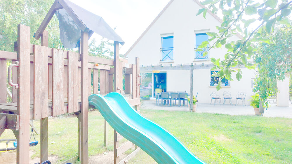 Vente Maison EXCLUSIVITE !!! Maison de standing 2009   219 m2 habitables sur terrain de 945 M2   Située en NORMANDIE. Caen