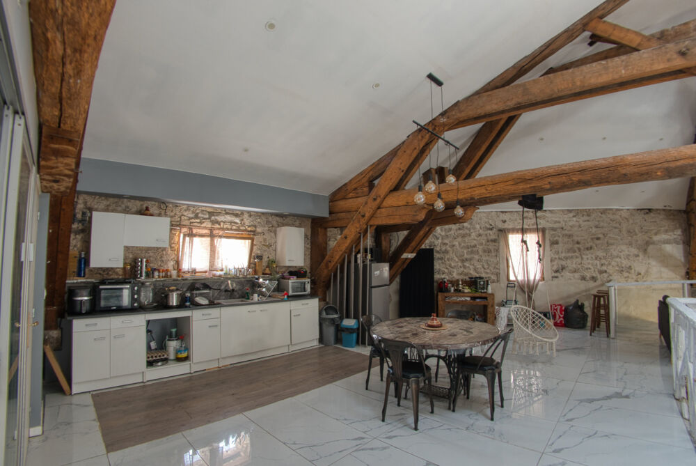 Maison en pierre intégralement restaurée - 166 m2 - 5 pièces + soub. aménagé 162 m2 - Jardinet + Terrasse