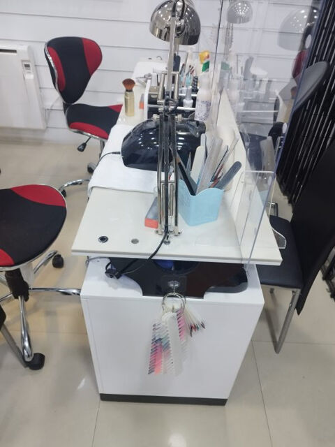 SALON D'ESTH&Eacute;TIQUE CL&Eacute; EN MAIN avec 2 salles au sous sol   EMPLACEMENT PREMIUM   PARIS 11&Egrave;ME 100800 75011 Paris