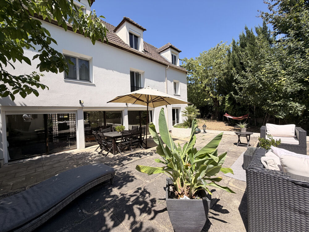 Maison individuelle 9 pièces 5 chambres DPE B Centre-ville Sous-sol entièrement aménagé