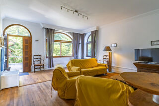  Immeuble à vendre 15 + pièces 474 m² Montbron