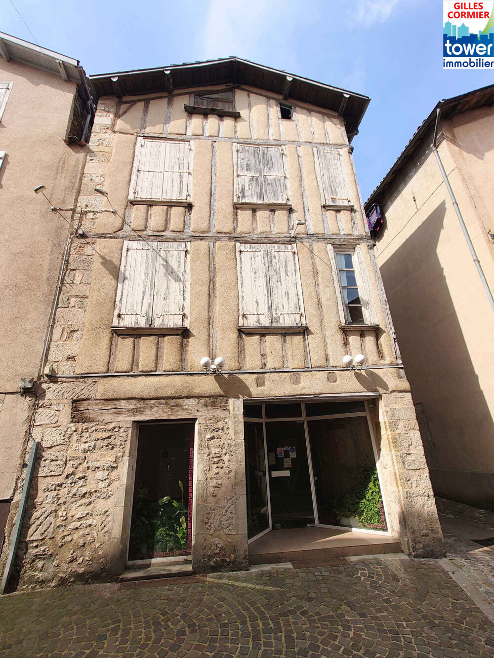 Maison 10 pièces 350 m² · à Villefranche de Rouergue · 350 m² · 60 000 €