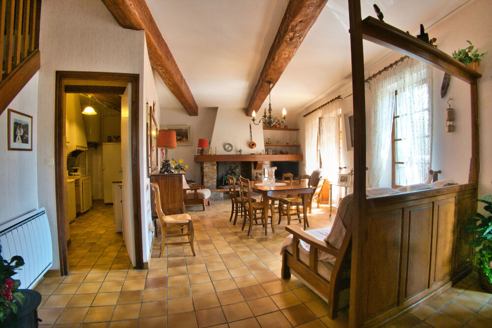 Maison de Village 120 m2 - 6 pièces 4 chambres - grenier 83 m2