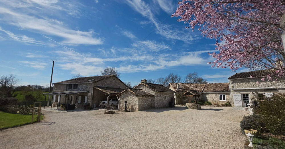 Vente Maison Eymet en Dordogne, ensemble de 2 maisons en pierre rénovées de 278m2 avec piscine. Eymet