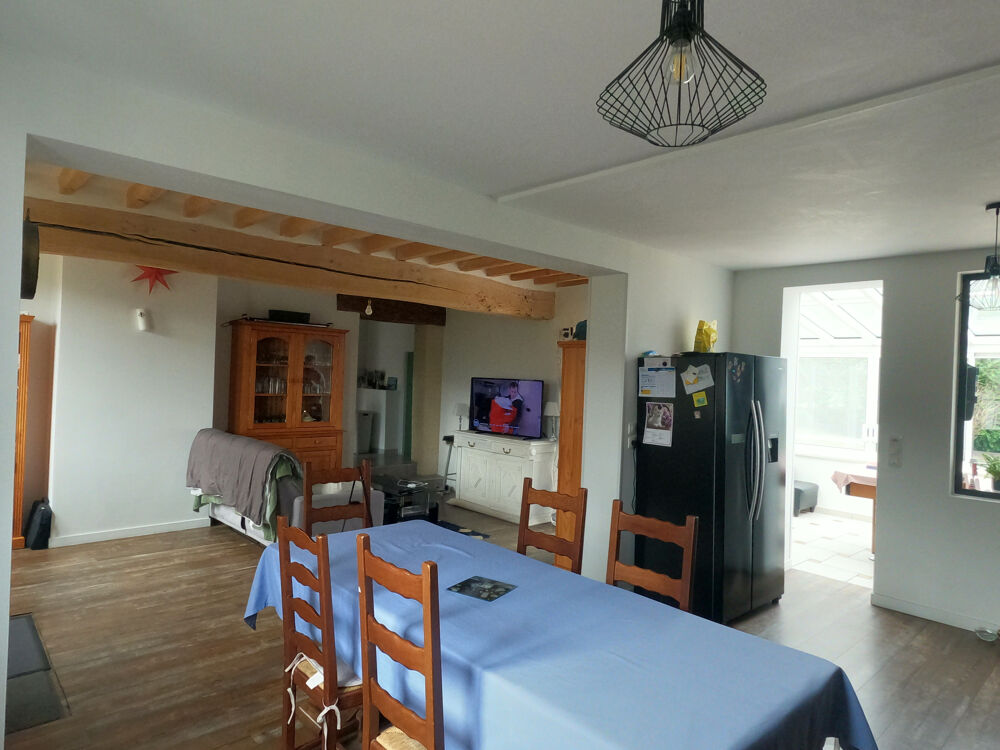 Maison en pierre 5 pièces avec véranda, garage double 2 caves et vue imprenable