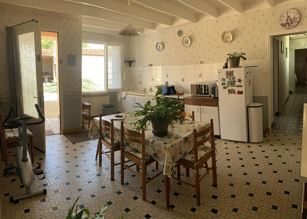 FONTAINE-CHALENDRAY 17510 - A 10 mn des Touches de Périgny - Une maison de 5 pièces de 123 m2 avec sur un
