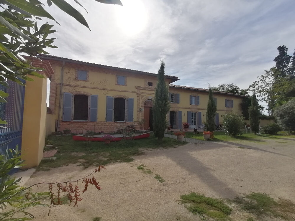 Maison classée au patrimoine d'une superficie de 378 m2 habitables sur une parcelle de 5464 m2 - Varennes