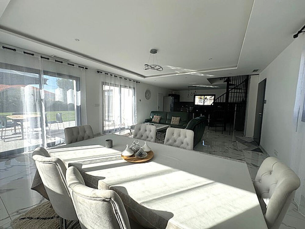Vente Maison ST HILAIRE � 5 mn de Muret Maison Contemporaine en T5 R�cente de 144 m2 avec Garage et Piscine sur Terrain de St hilaire
