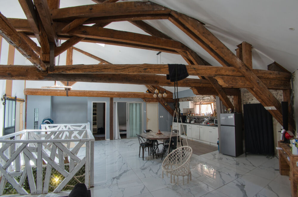 Maison en pierre intégralement restaurée - 166 m2 - 5 pièces + soub. aménagé 162 m2 - Jardinet + Terrasse