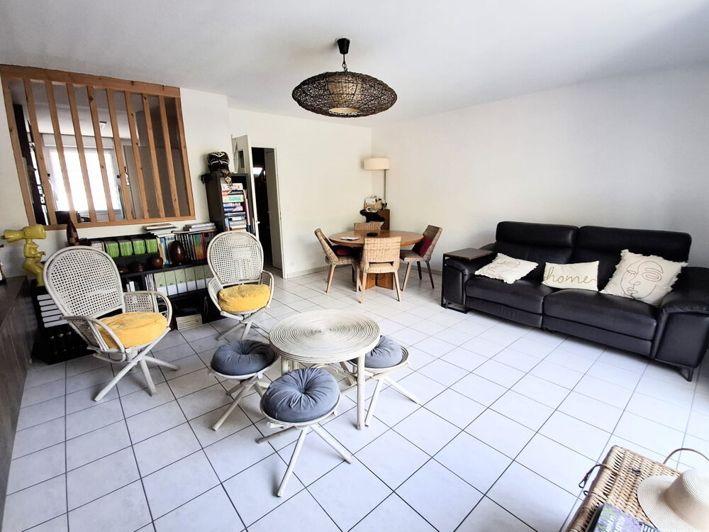 Maison de ville avec terrasse et stationnements privatifs en plein coeur de Villenave-dOrnon