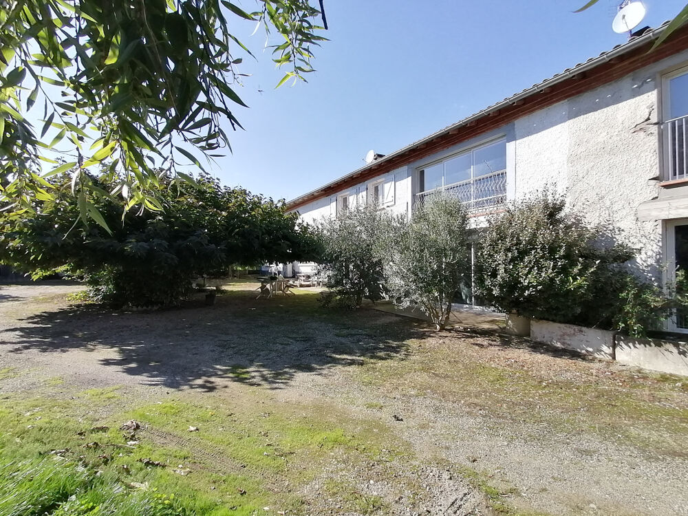 A 10 minutes de Montech - 2 maisons attenantes et hangar sur un terrain de 2,4 ha