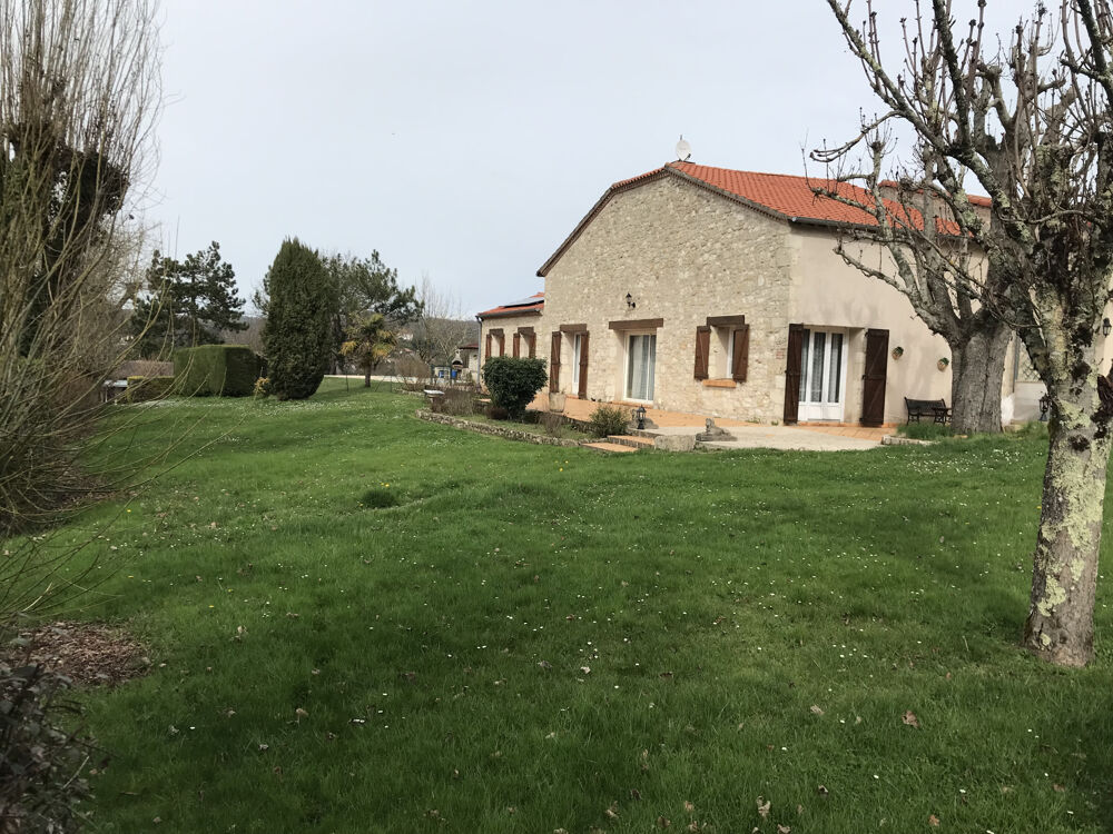 Vente Propriété/Château Propriété en pierres de 220m2  115m2 de hangar , piscine, terrain de 5000m2 clos et arboré. Pont du casse