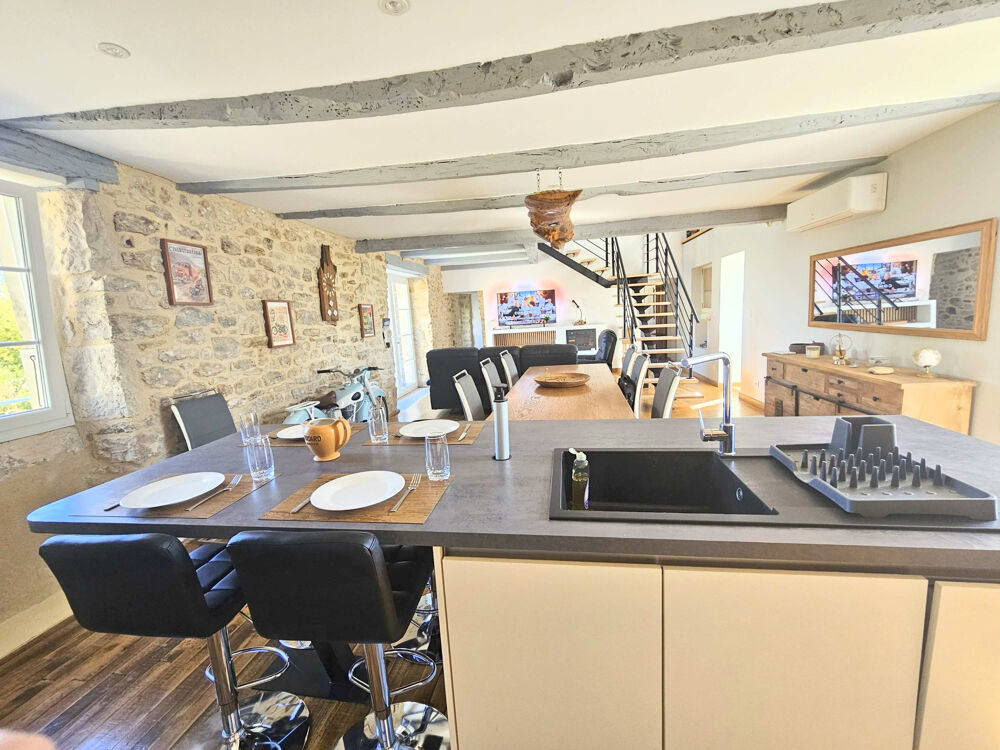JOLIE MAISON EN PIERRE DE 199 M2