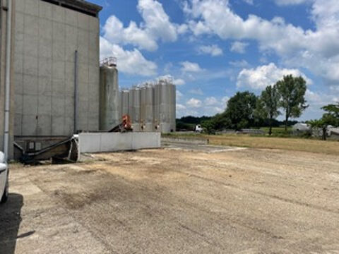   Cazères - Ensemble immobilier à usage industriel et commercial superficie 9637 m2 - terrain d'environ 8 hectar 
