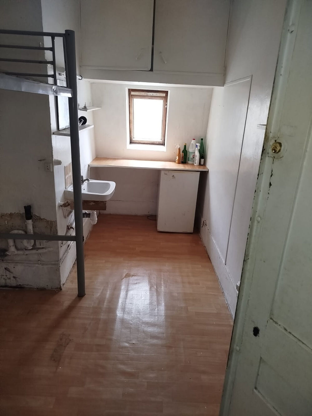 Vente Appartement STUDETTE de 7,55 Mé  2 minutes à pied métro WAGRAM Emplacement premium Paris 17