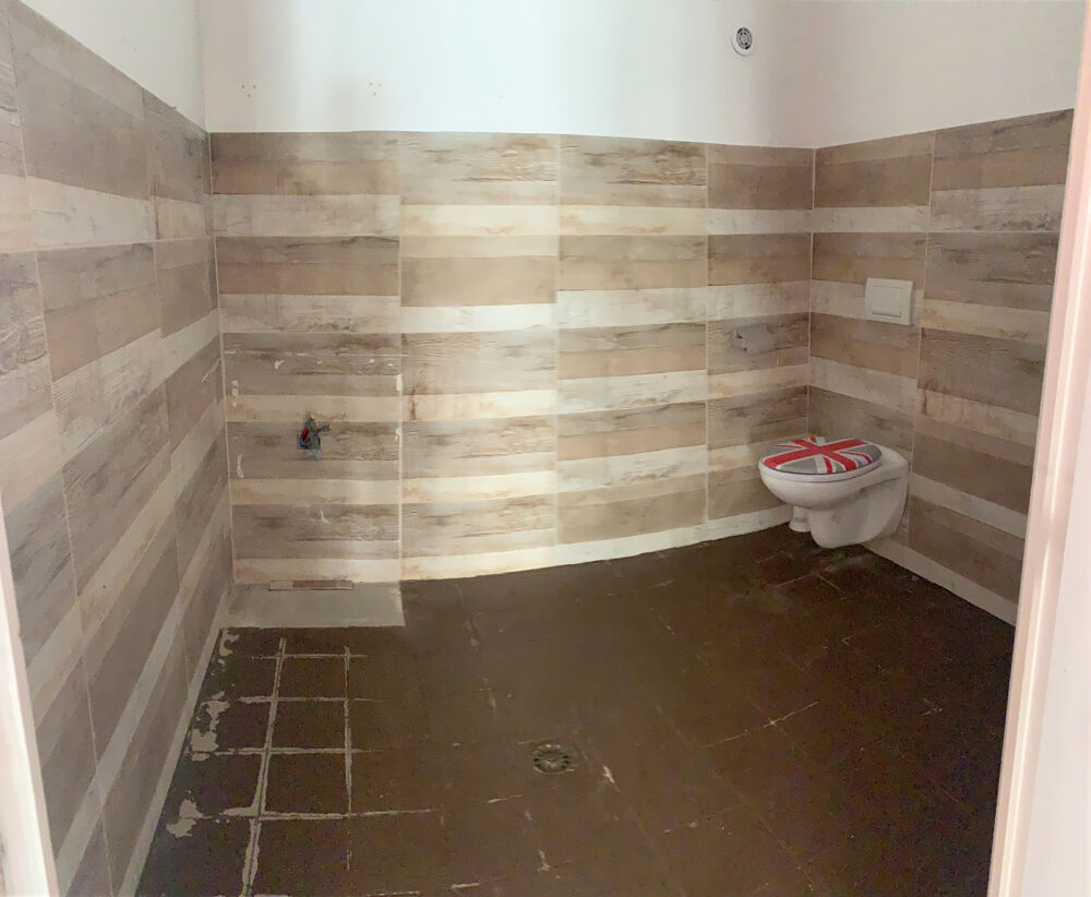 MATHA 17160 - Maison 3 pièces de 180 m2 .