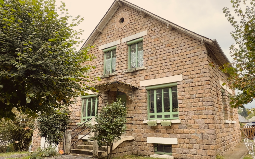 Vente Maison Maison de caractère en pierre rénovée avec dépendance et terrain a Venarsal Malemort