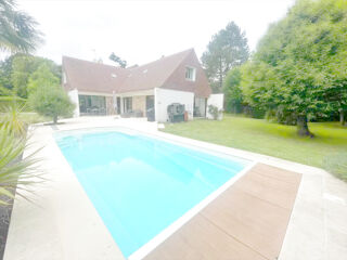  Propriété/château à vendre 9 pièces 260 m²