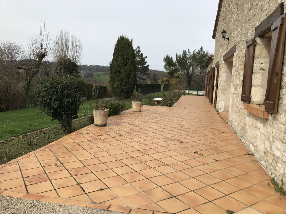 Vente Propriété/Château Propriété en pierres de 220m2  115m2 de hangar , piscine, terrain de 5000m2 clos et arboré. Pont du casse