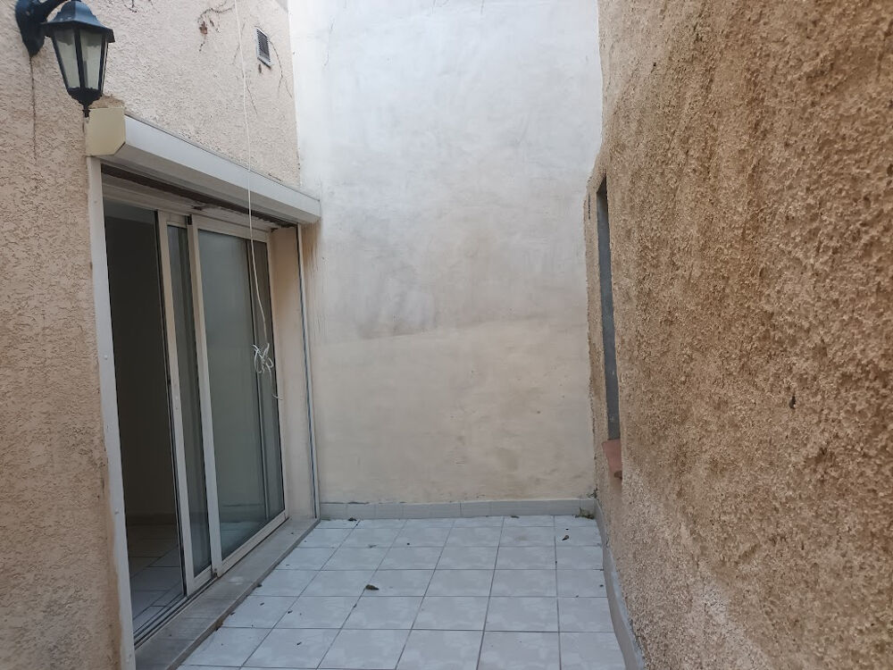 MAISON DEUX CHAMBRES COUR